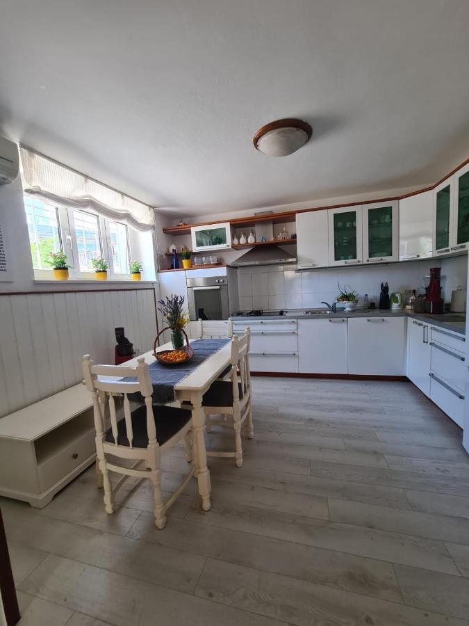 Apartmani Maretimo プリモシュテン エクステリア 写真